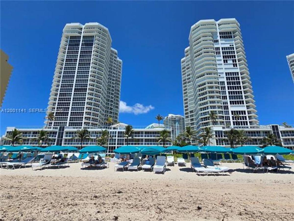 Apartment for rent at 16485 Collins Ave, North Miami Beach, FL 33160