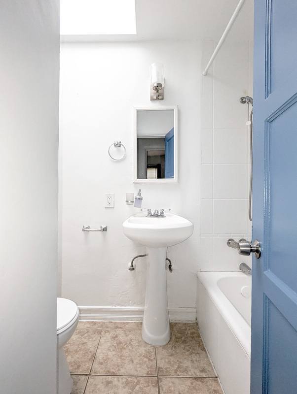Apartment for rent at 1857 7th St #G, Santa Monica, CA 90401