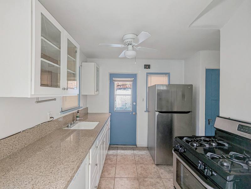Apartment for rent at 1857 7th St #G, Santa Monica, CA 90401