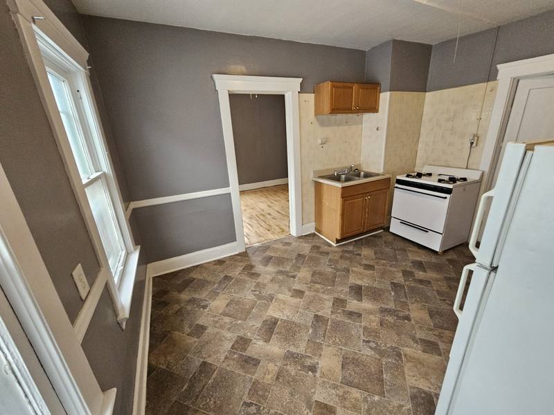Apartment for rent at 2059 W 105th St #4, Cleveland, OH 44102