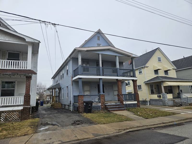 Apartment for rent at 2059 W 105th St #4, Cleveland, OH 44102