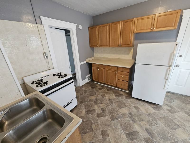Apartment for rent at 2059 W 105th St #4, Cleveland, OH 44102