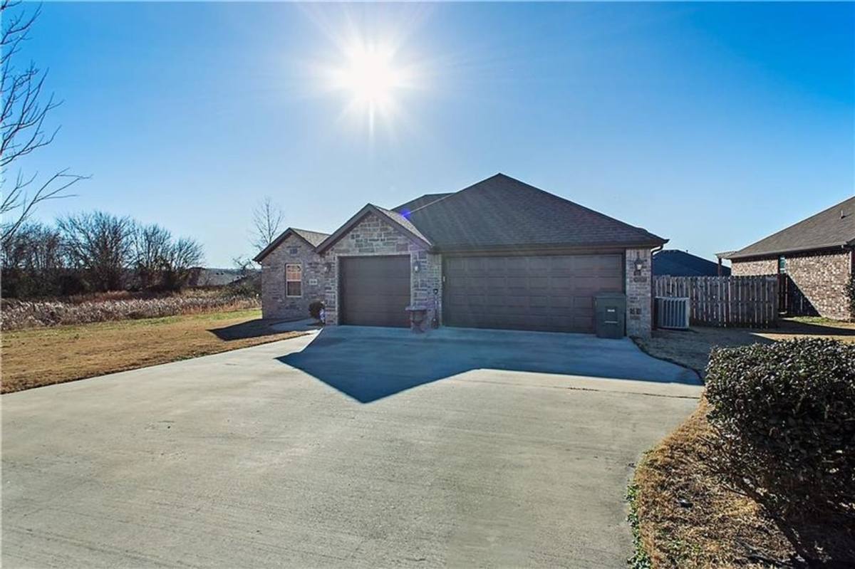 House for rent at 4189 W Titus Dr, Fayetteville, AR 72704