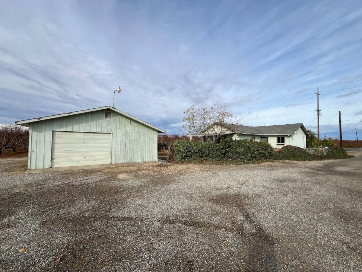 House for rent at 16109 E Manning Ave, Reedley, CA 93654