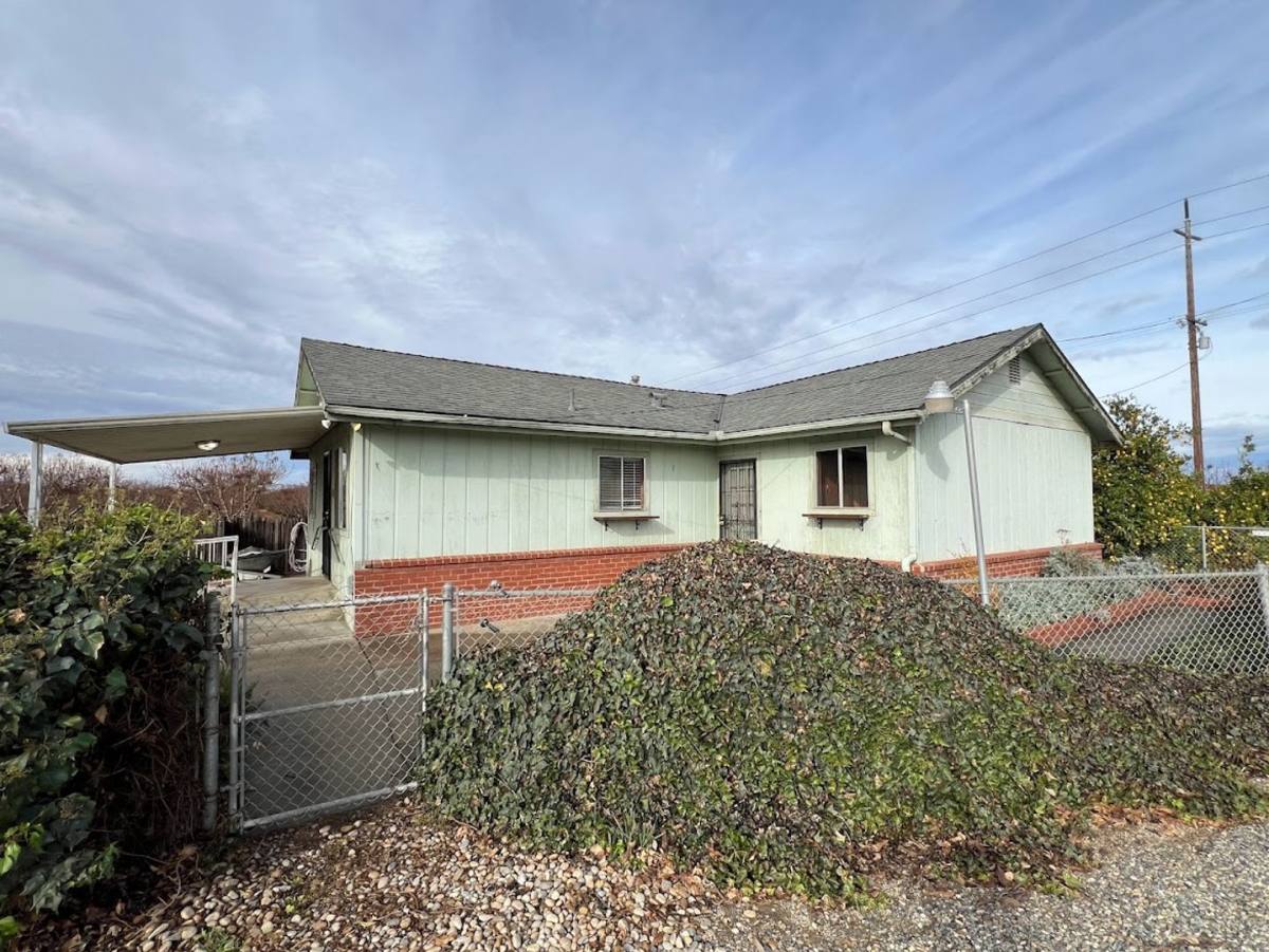 House for rent at 16109 E Manning Ave, Reedley, CA 93654