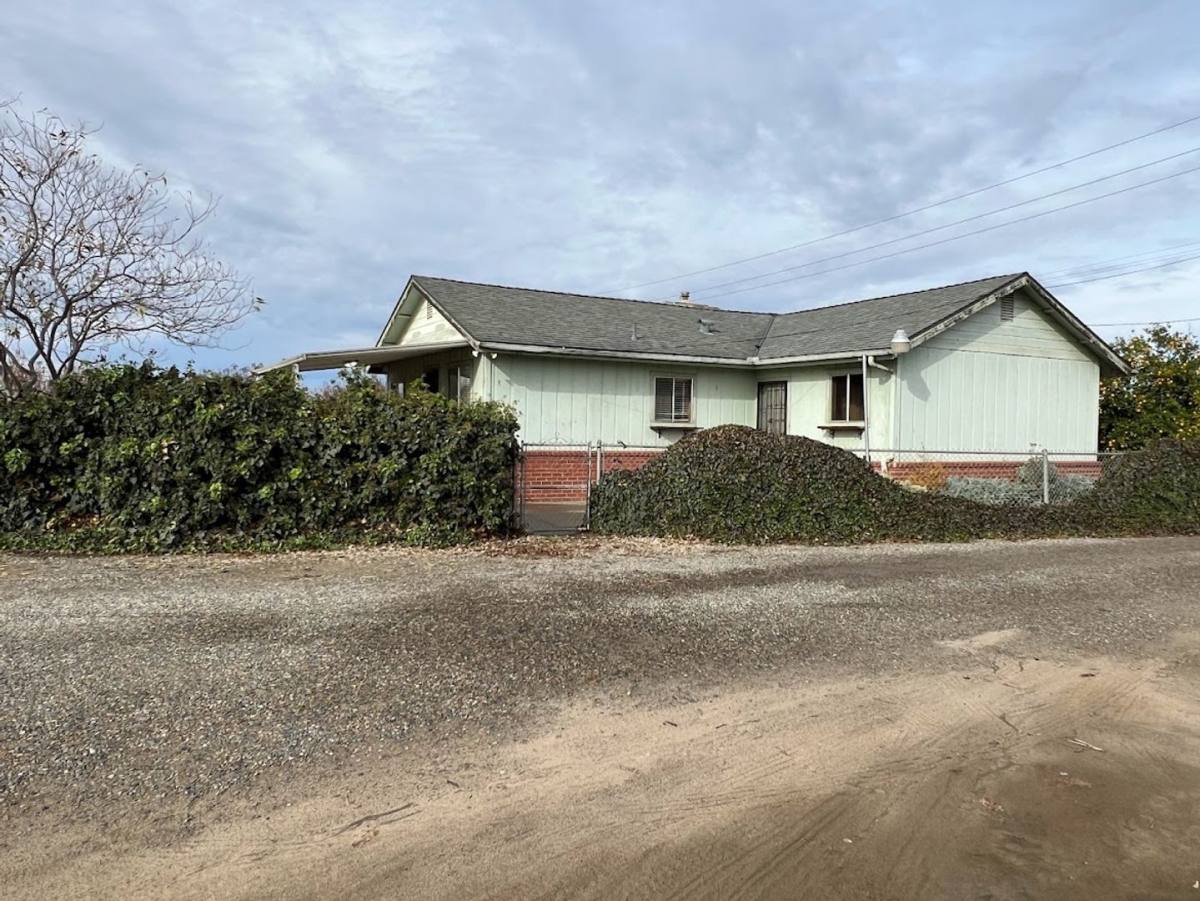 House for rent at 16109 E Manning Ave, Reedley, CA 93654