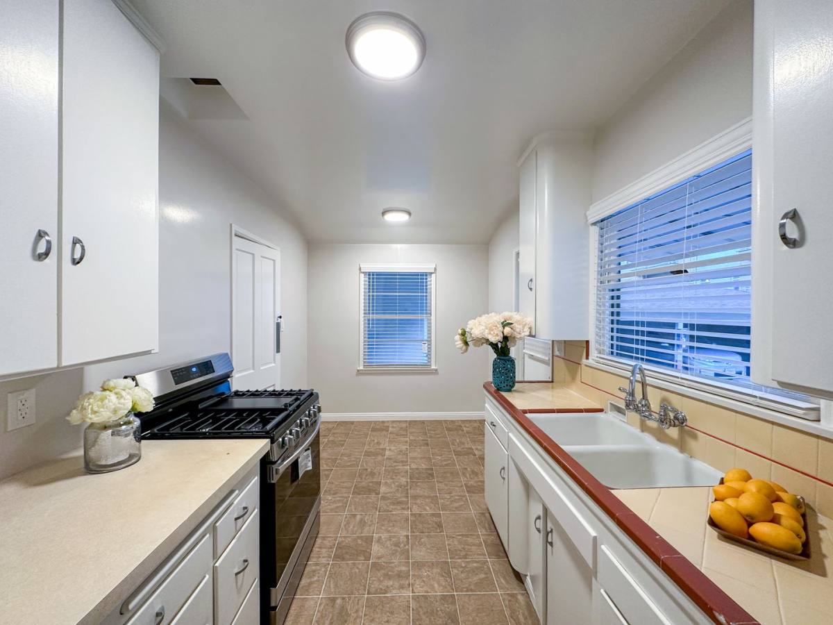 Apartment for rent at 112 - 116 1 2 E Bay State, Alhambra, CA 91801