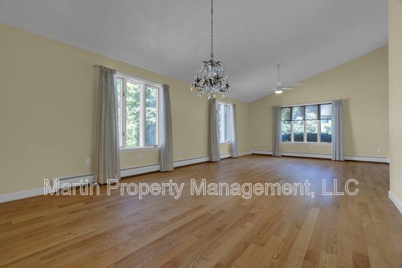 House for rent at 52 Rayburn Rd, Belmont, MA 02478