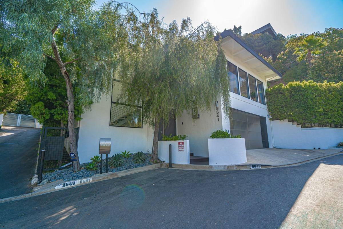 House for rent at 8641 Metz Place, West Hollywood, CA 90069