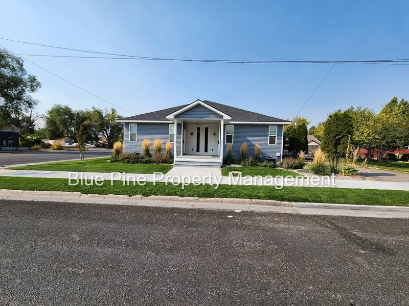 Townhouse for rent at 1664 S Higbee Ave, Idaho Falls, ID 83404