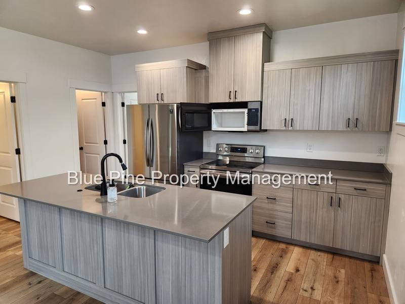 Townhouse for rent at 1664 S Higbee Ave, Idaho Falls, ID 83404