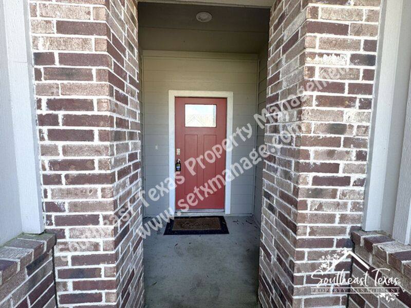 House for rent at 111 Lakeway Circle, Anahuac, TX 77514