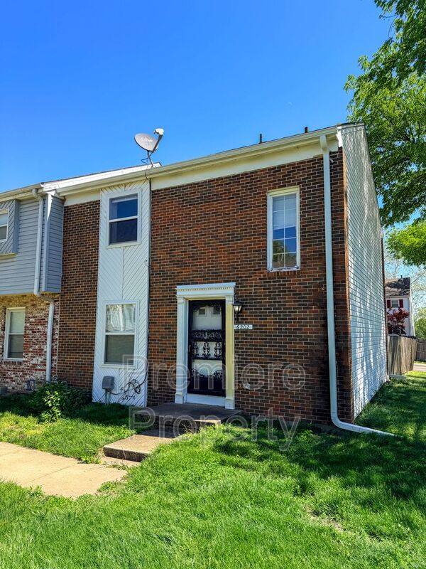 Townhouse for rent at 6202 E 129th St, Grandview, MO 64030