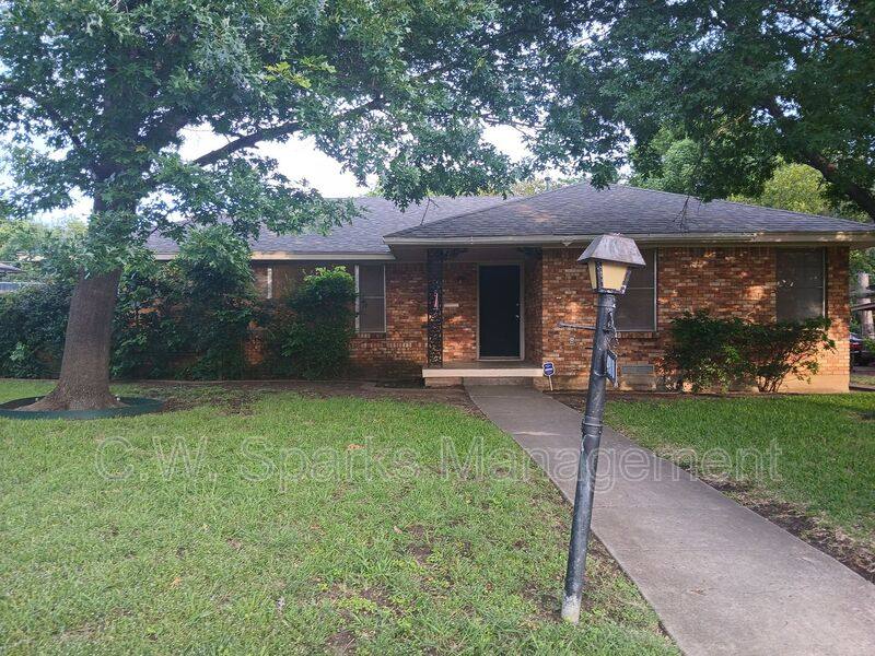 House for rent at 4918 Rockport Dr, Dallas, TX 75232