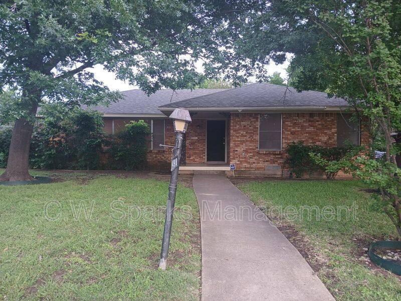 House for rent at 4918 Rockport Dr, Dallas, TX 75232