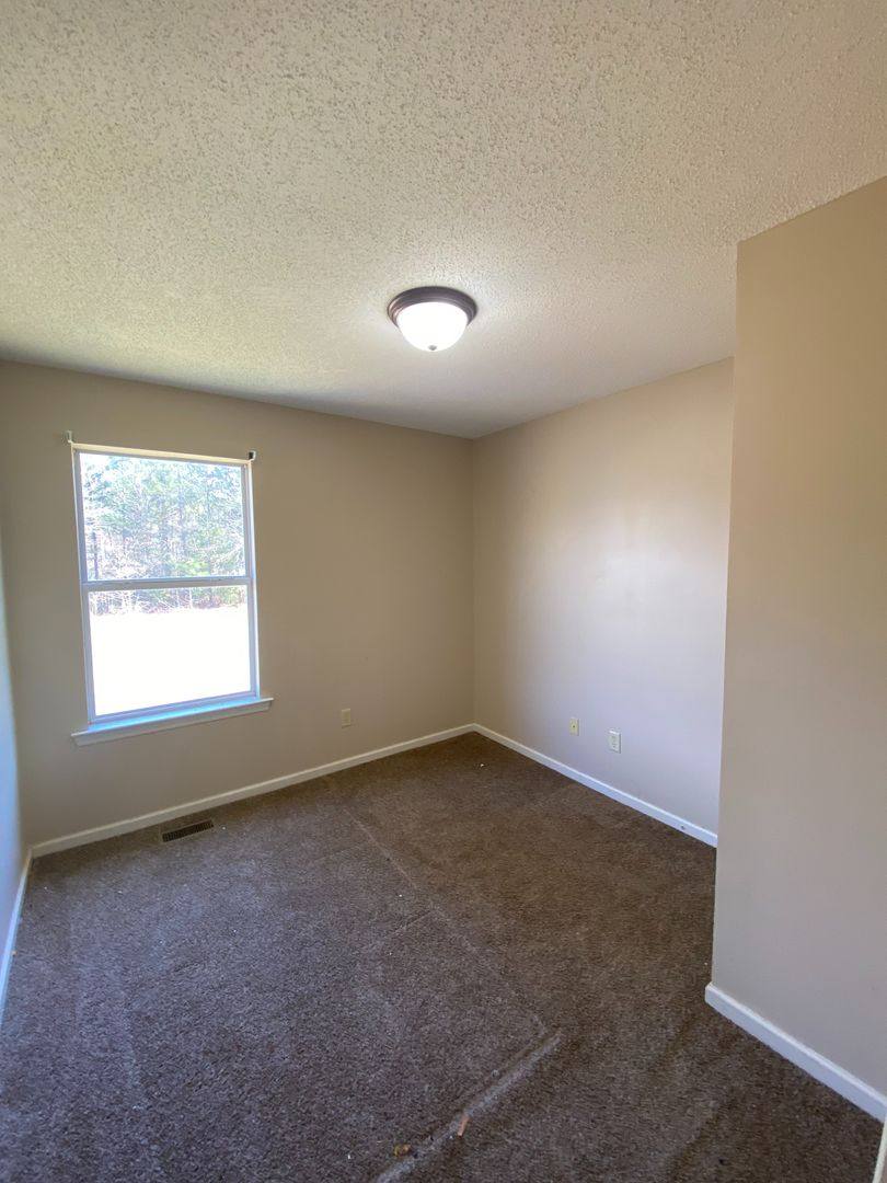Apartment for rent at 11418-20 Oak Arbor Way, Buhl, AL 35446