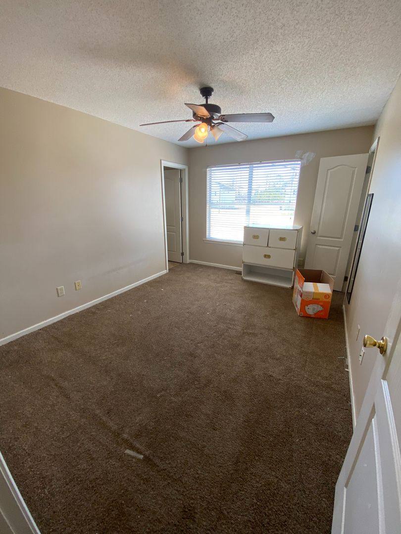 Apartment for rent at 11418-20 Oak Arbor Way, Buhl, AL 35446