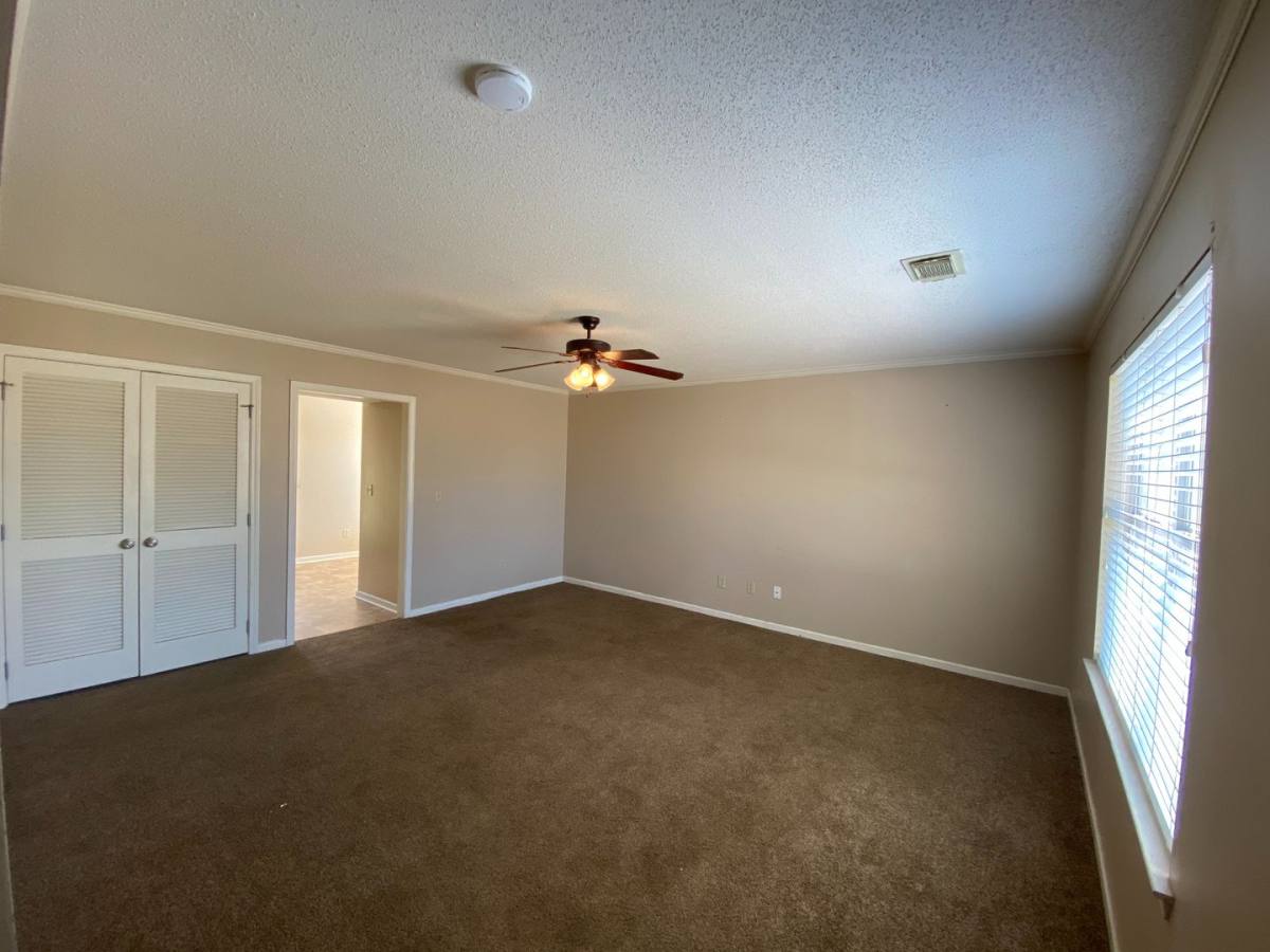 Apartment for rent at 11418-20 Oak Arbor Way, Buhl, AL 35446
