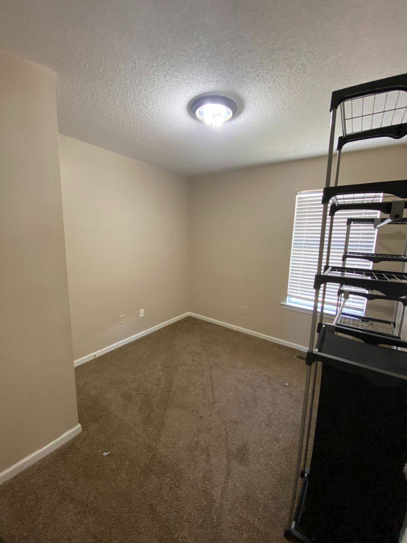 Apartment for rent at 11418-20 Oak Arbor Way, Buhl, AL 35446