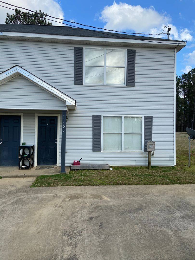 Apartment for rent at 11418-20 Oak Arbor Way, Buhl, AL 35446