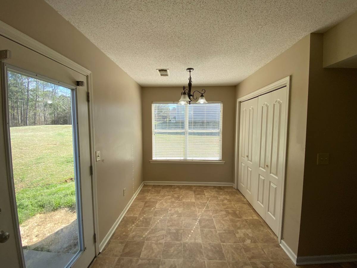 Apartment for rent at 11418-20 Oak Arbor Way, Buhl, AL 35446