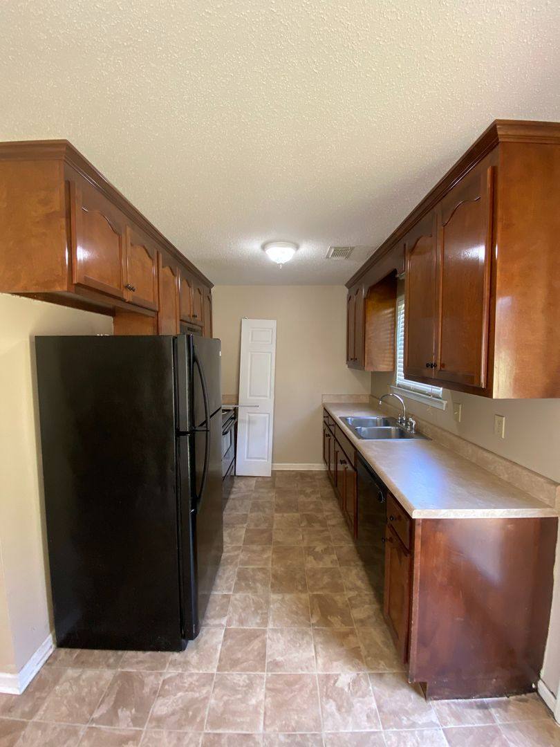 Apartment for rent at 11418-20 Oak Arbor Way, Buhl, AL 35446