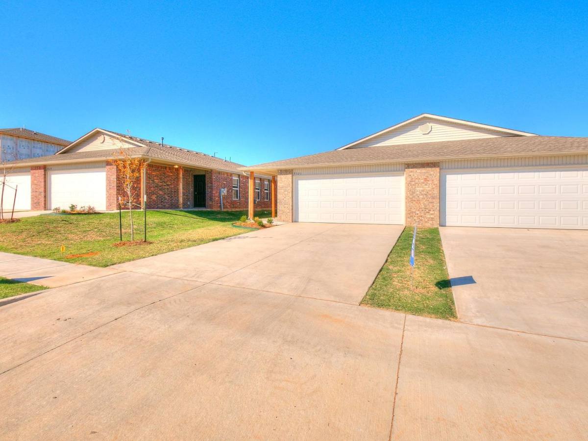 House for rent at 9633 Glover River Dr, Yukon, OK 73099
