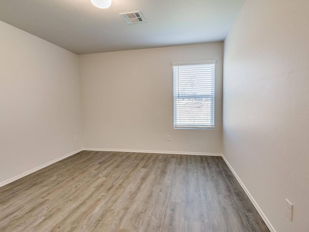 House for rent at 9633 Glover River Dr, Yukon, OK 73099