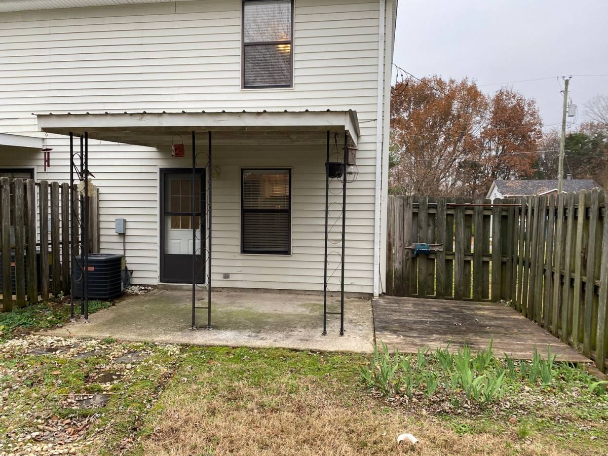 House for rent at 151 Edgewood Dr, Hendersonville, TN 37075
