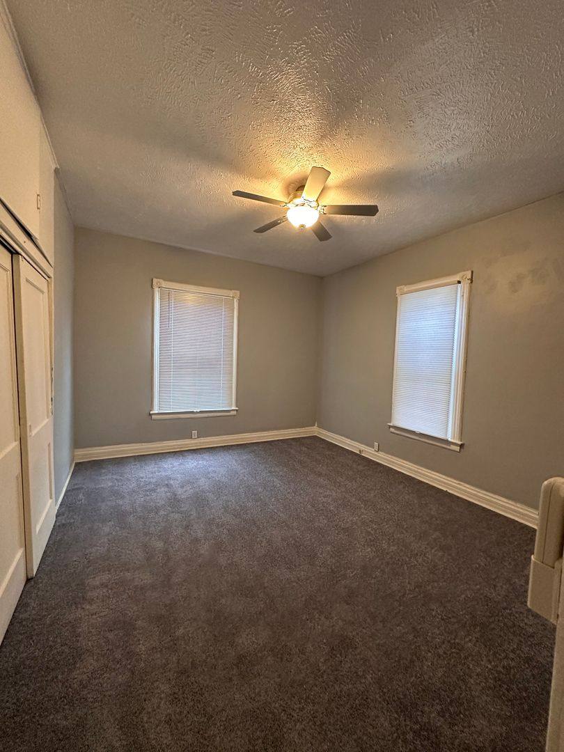 House for rent at 1304 S Walnut St, Springfield, IL 62704