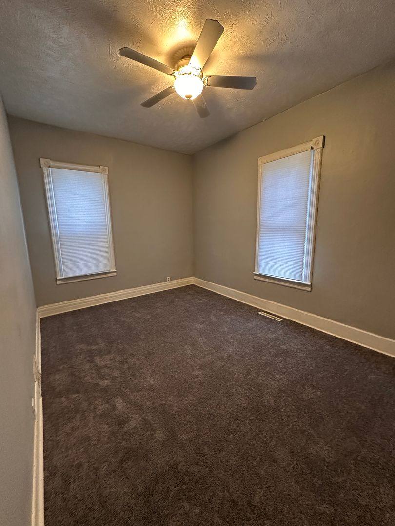 House for rent at 1304 S Walnut St, Springfield, IL 62704