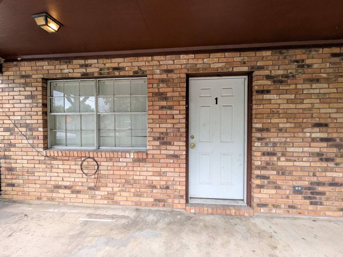 Apartment for rent at 170 Clark St, Beaumont, TX 77705