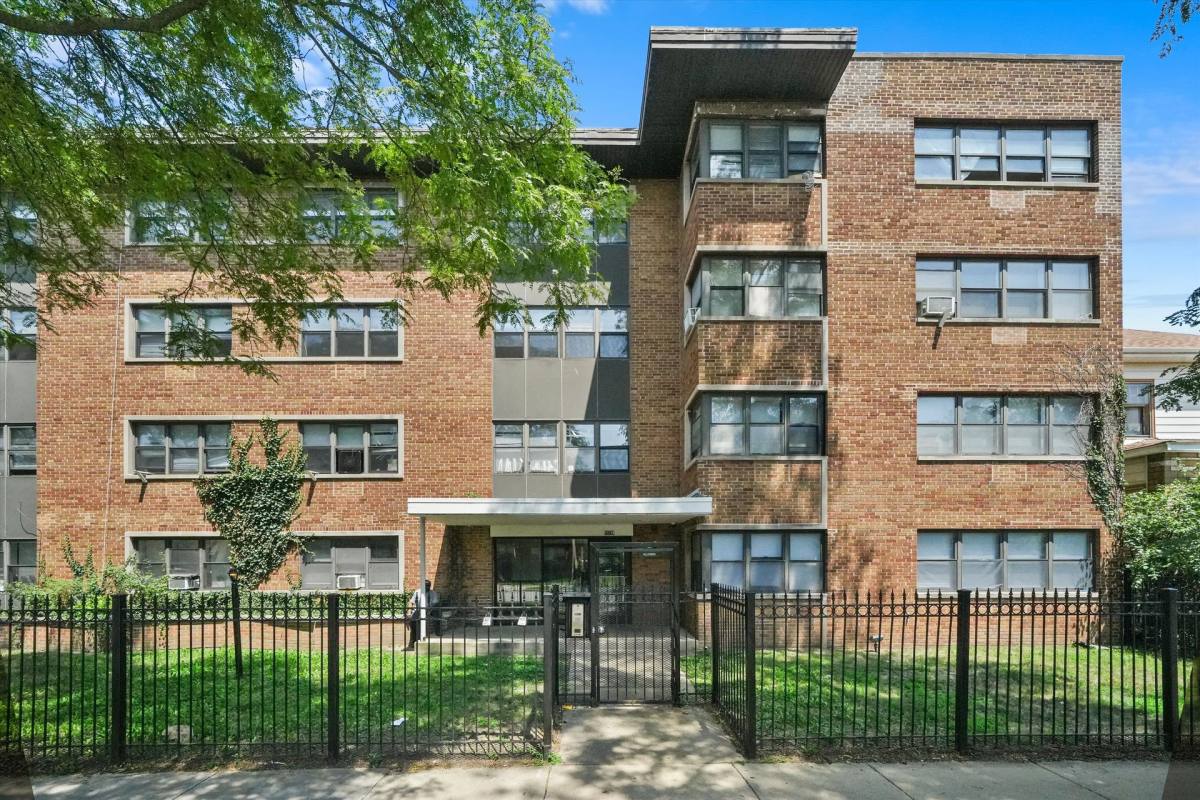 Apartment for rent at 7801 S Shore Dr, Chicago, IL 60649