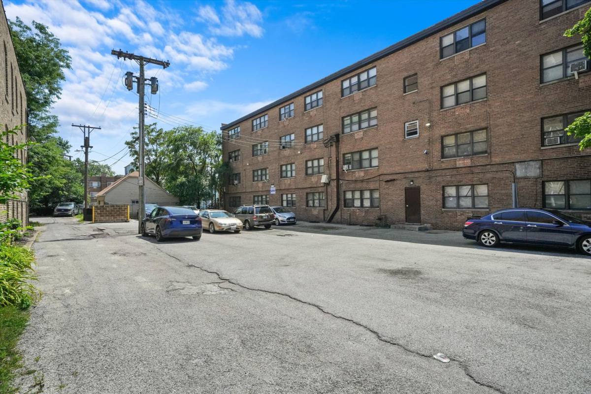 Apartment for rent at 7801 S Shore Dr, Chicago, IL 60649