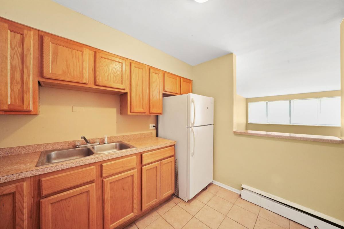 Apartment for rent at 7801 S Shore Dr, Chicago, IL 60649