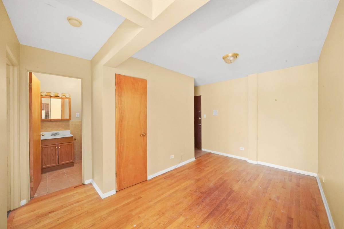 Apartment for rent at 7801 S Shore Dr, Chicago, IL 60649