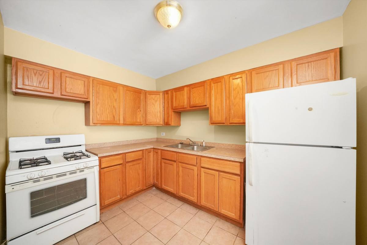 Apartment for rent at 7801 S Shore Dr, Chicago, IL 60649