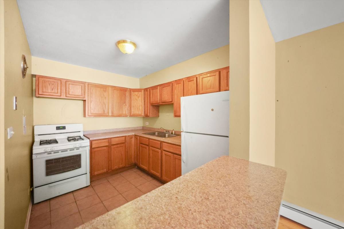 Apartment for rent at 7801 S Shore Dr, Chicago, IL 60649