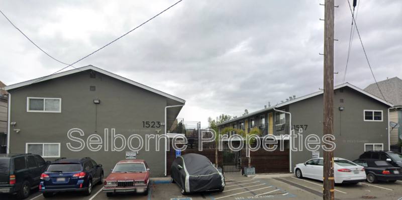 Apartment for rent at 1523 8th Ave #I, Oakland, CA 94606
