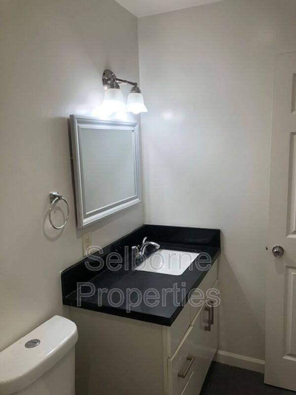 Apartment for rent at 1537 8th Ave #B, Oakland, CA 94606