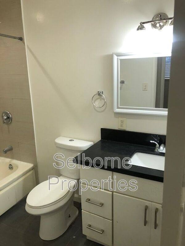 Apartment for rent at 1537 8th Ave #B, Oakland, CA 94606
