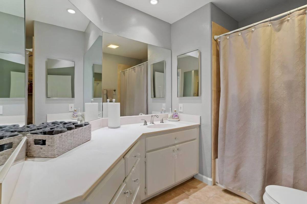 House for rent at 40605 Ventana Court, Palm Desert, CA 92260