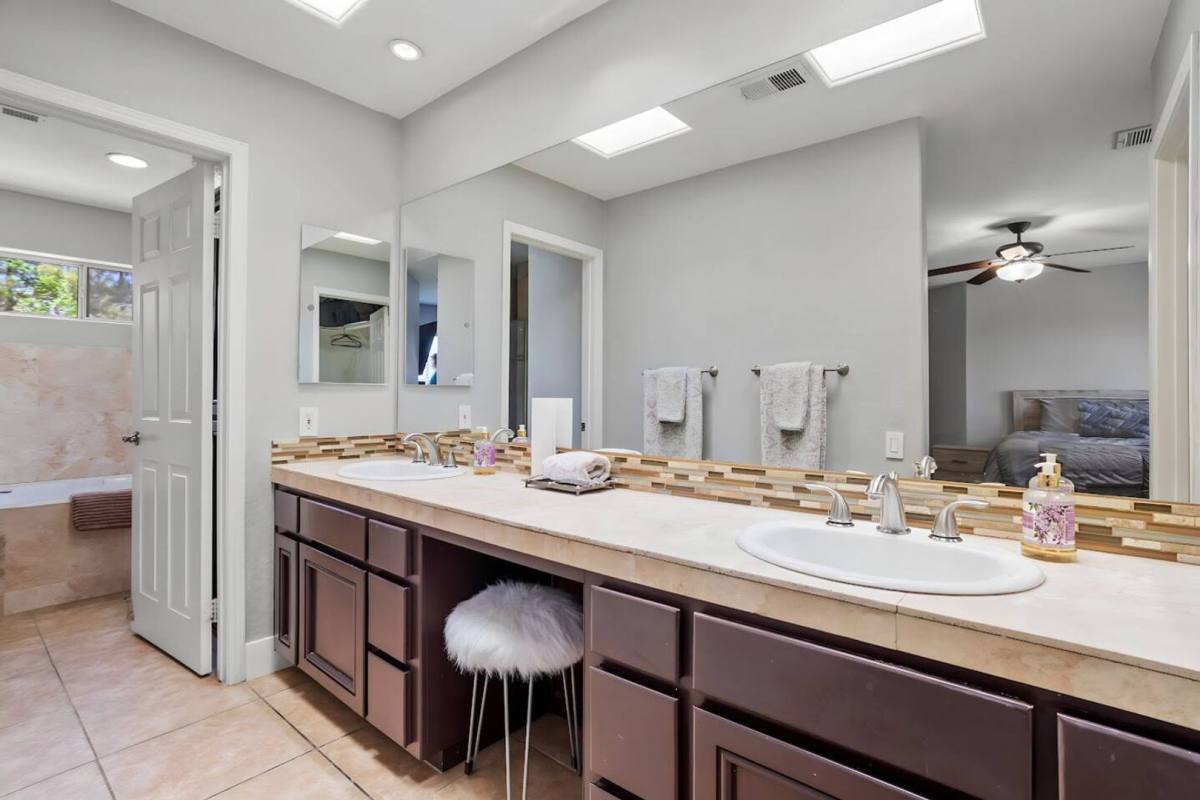 House for rent at 40605 Ventana Court, Palm Desert, CA 92260