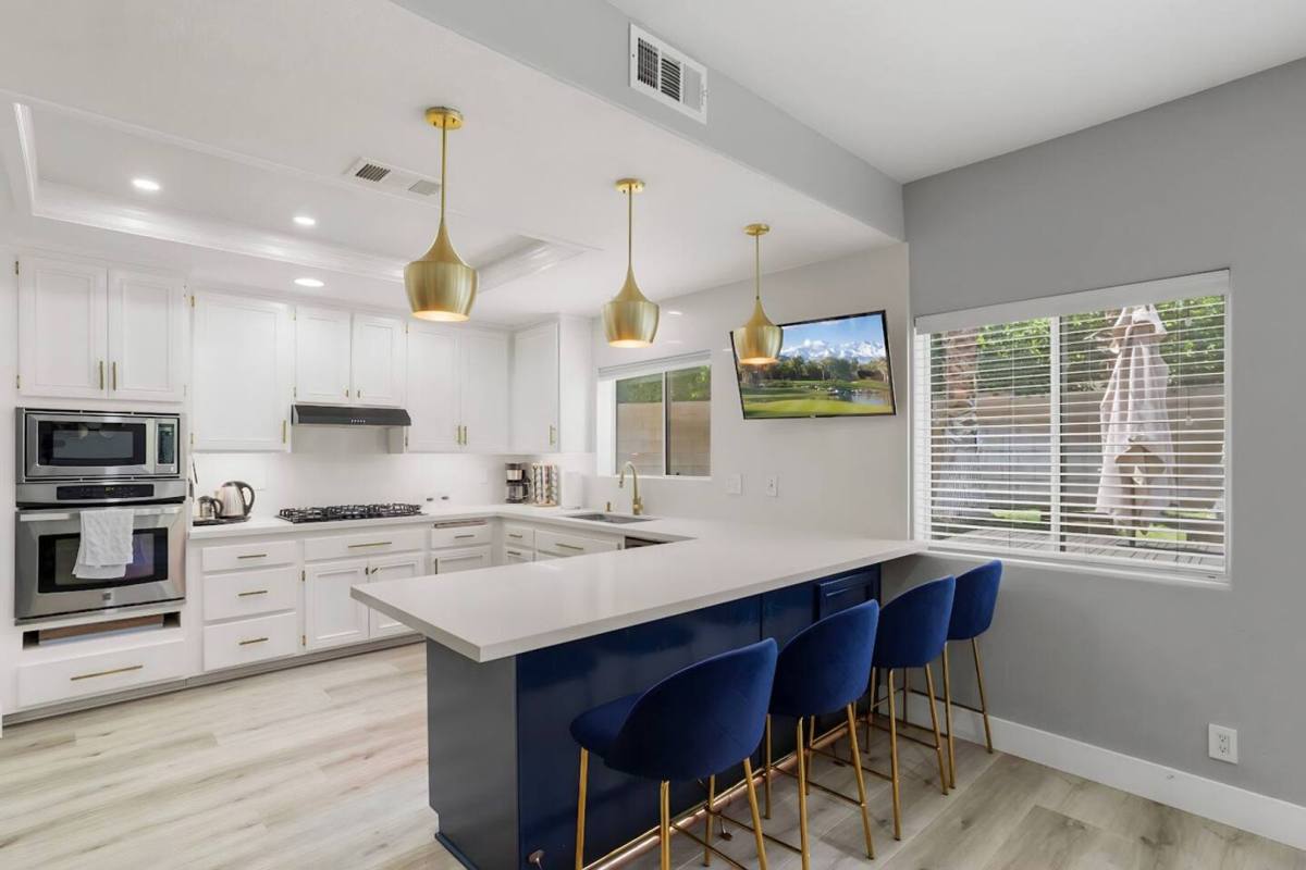 House for rent at 40605 Ventana Court, Palm Desert, CA 92260