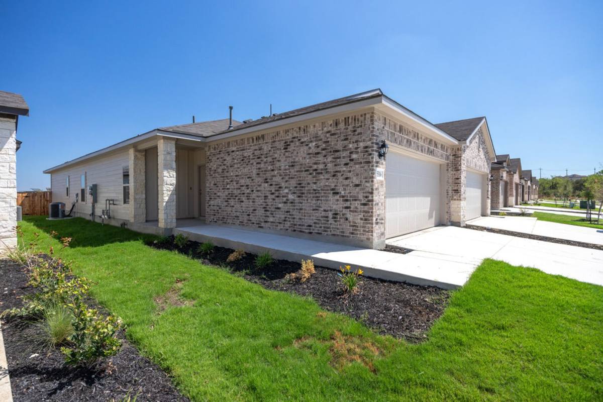Townhouse for rent at 5510 Cibolo Pass #1, Converse, TX 78109