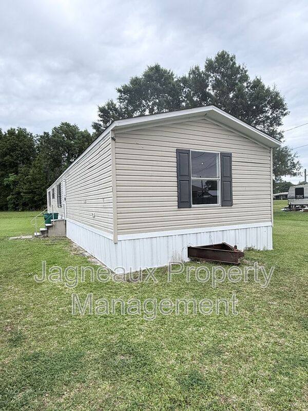 House for rent at 1908 Center St, Vinton, LA 70668