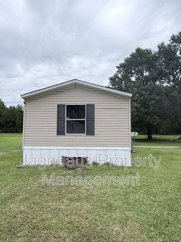 House for rent at 1908 Center St, Vinton, LA 70668