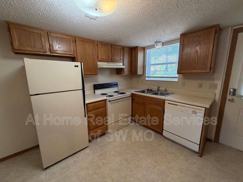 Townhouse for rent at 1189 W Hall St, Ozark, MO 65721