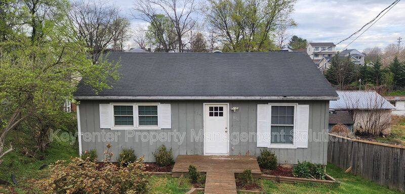 House for rent at 825 Highland Ave, Waynesboro, VA 22980