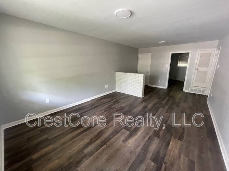 Apartment for rent at 3019 Carnes Ave, Memphis, TN 38111